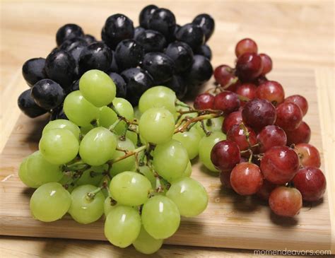 Refreshing Summer Snack: Fresh & Fruity Grape Popsicles