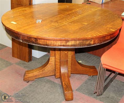 ANTIQUE TIGER OAK ROUND PEDESTAL TABLE