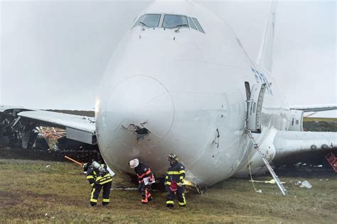 Boeing 747 plane skids off runway in Canada and crashes during landing ...