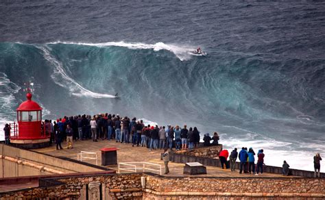 Surf - cette semaine, les vagues dantesques de Nazaré étaient de retour