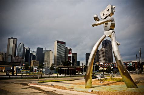 Traveling Man Sculpture Dallas Texas Deep Ellum DART Rail … | Flickr