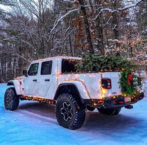 Jeep Gladiator with Christmas Tree and Christmas Lights #amazingcars ...