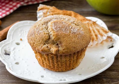 Apple Cinnamon Muffins | Lil' Luna