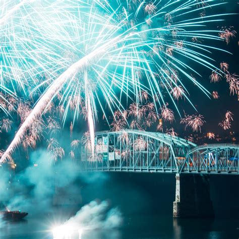 "Boom On The Bridge" Party Rocks Bridge During Fireworks - The Purple ...