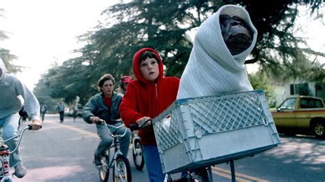 E.T.'s Oscar-Winning Costume Designer Reflects On That Halloween Scene ...