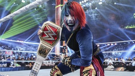 Top WWE Women's Division Star Responds To Asuka Title Win At Night Of ...