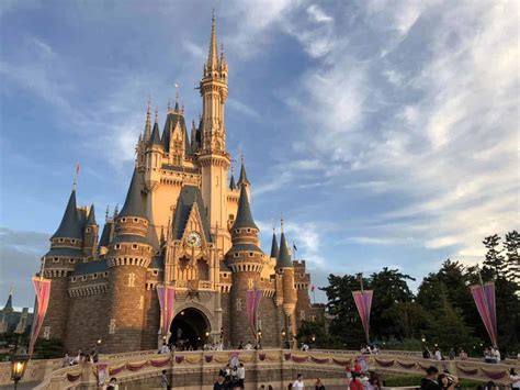 Tokyo Disneyland's Cinderella Castle Undergoing 6 Month Refurbishment ...