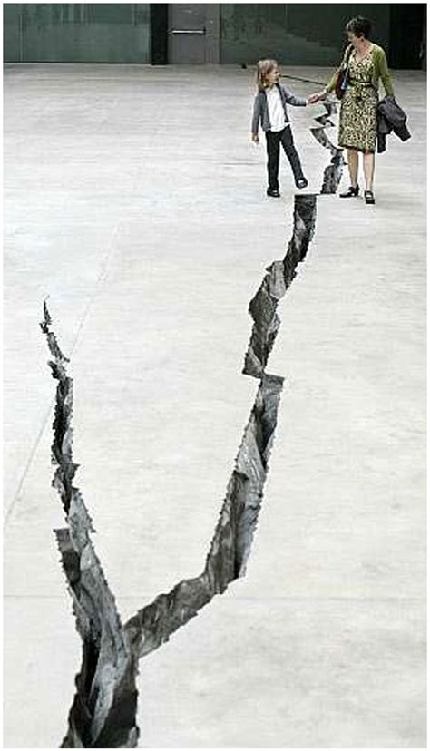 The shibboleth. doris salcedo's Shibboleth at the tate Modern, london ...