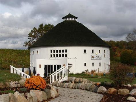 best wineries in baroda michigan - Juliana Galvan