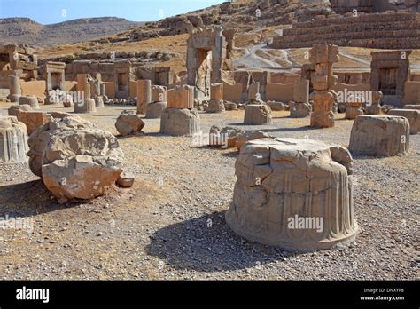 Ruins of the Hall of 100 columns, Persepolis, Iran Stock Photo - Alamy