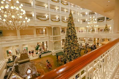 Disney's Grand Floridian at Christmas (Photos of the Lobby and Holiday ...