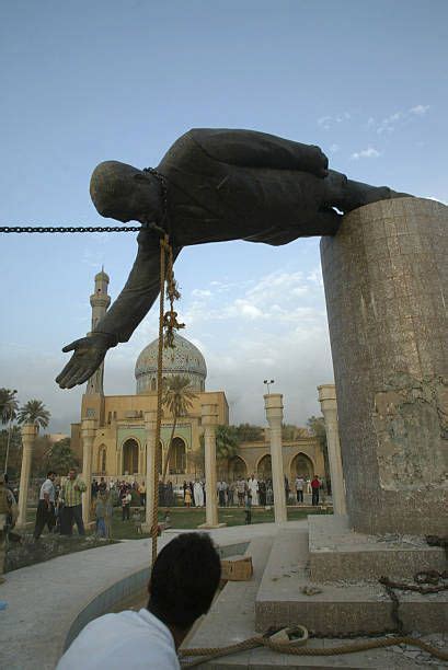 Statue Of Iraqi President Saddam Hussein Is Toppled | Saddam hussein ...