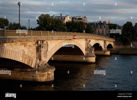 Pont des Invalides Bridge over the River Seine, Paris, France Stock ...