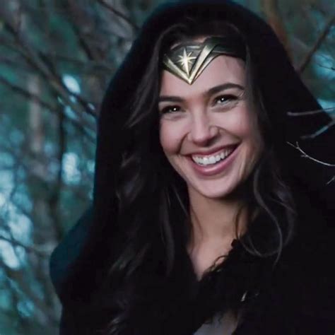 Her smile😍🤗🤗 | Gal gadot wonder woman, Gal gadot, Gal gardot