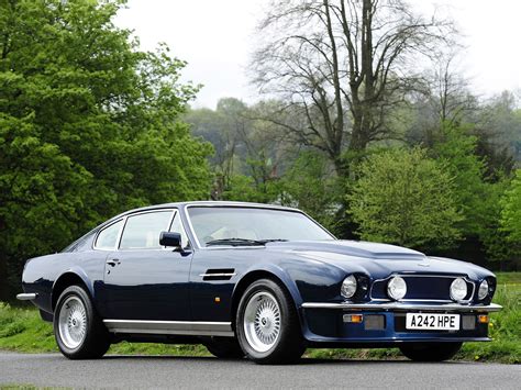 Aston Martin V8 Vantage 1984 - C'est l'évolution de la DBS V8