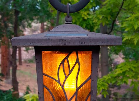 Top 5 Decorative Outdoor Hanging Solar Power Lanterns 2021 - Cozy Minds