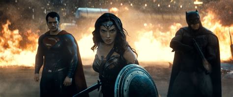 Batman v Superman: How Powerful Will Wonder Woman Be? | Collider