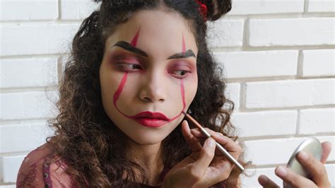 50 Easy Halloween Makeup Ideas for 2024 | Marie Claire