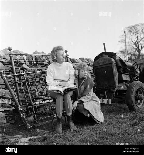 1960s mother farm mary hayley bell hi-res stock photography and images ...