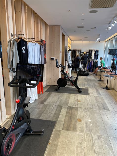 What it's like to take a live Peloton Class in the New York Studio