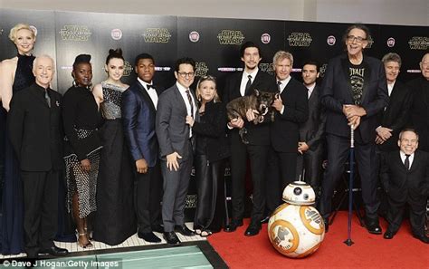 The ENTIRE Star Wars:The Force Awakens cast to return for Episode VIII ...