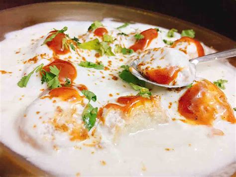 Dahi Vada Recipe - Dahi Bhalle, Thayir Vadai, Perugu Vada Or Mosaru ...