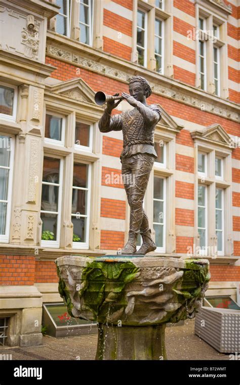 Pied Piper Statue Hamelin Germany Stock Photo - Alamy