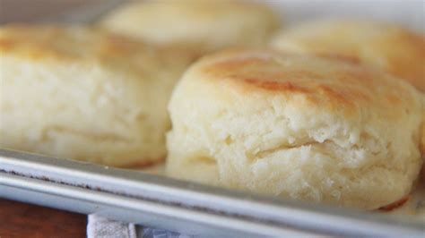 Easy Southern Buttermilk Biscuits Recipe | Divas Can Cook