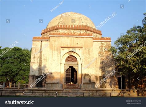 Firuz Shah Tughlaqs Tomb Delhi Tomb Stock Photo 114702190 - Shutterstock