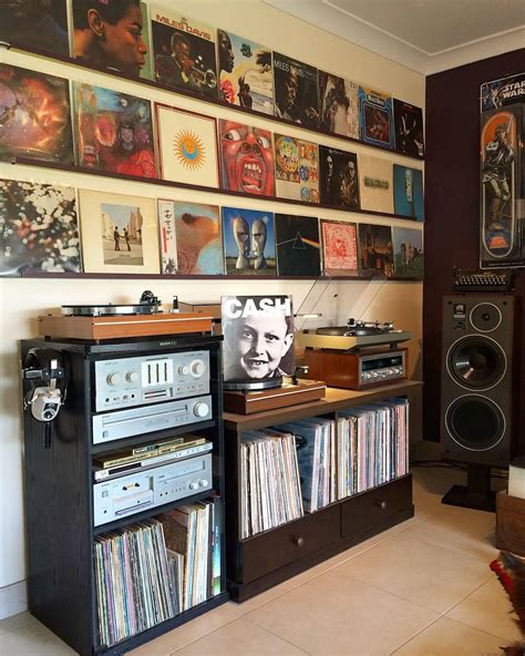 Hi-Fi media storages and Hifi setup | Vinyl room, Record room, Vinyl ...