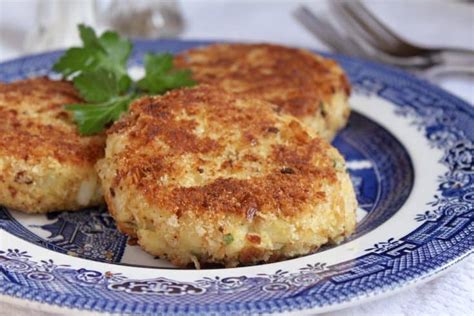 Smoked Haddock Fish Cakes (Finnan Haddie and Potato Cakes) - Christina ...