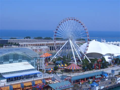 File:Navy Pier with view centered on the Ferris Wheel.jpg - Wikipedia