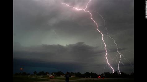 'Unpredictable' storm in Oklahoma turned on three chasers - CNN