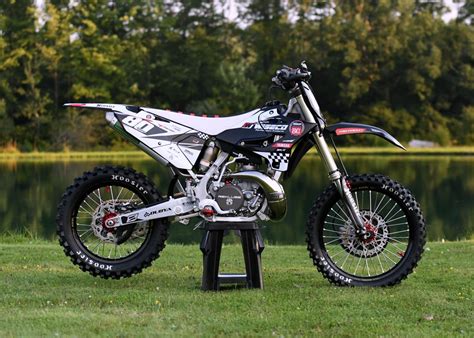 WISECO 80 YEAR ANNIVERSARY YZ250 BUILD: TWO-STROKE TUESDAY - Dirt Bike ...