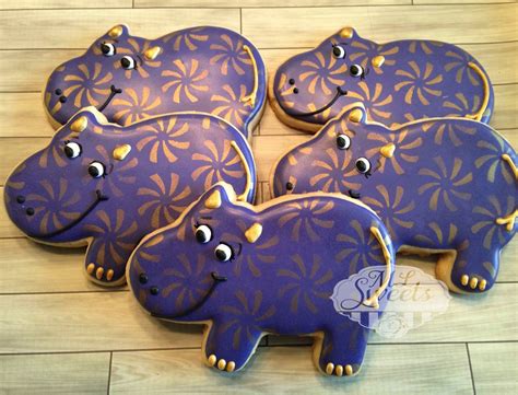 Cute hippo cookies for a zoo birthday party. | Hungry Hungry Hippo