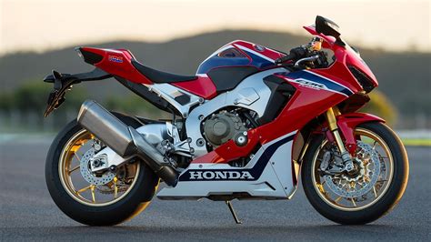 2017 Honda CBR1000RR Fireblade and CBR1000RR Fireblade SP launched in ...