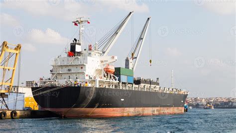 Cargo Ship in port 11560538 Stock Photo at Vecteezy