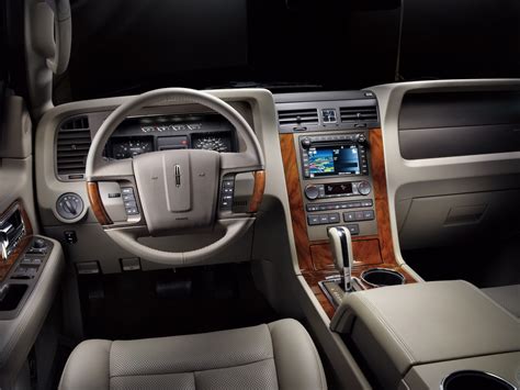 2011 Lincoln Navigator Review