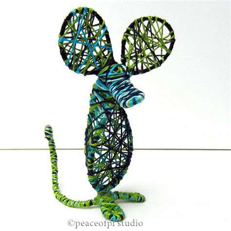 peaceofpi studio: Wire and Thread Mouse Sculpture