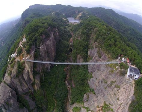 Avreste il coraggio di attraversare questo ponte sospeso? | SmartWorld