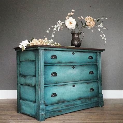 37 Popular Distressed Furniture Ideas To Get A Vintage Accent - HMDCRTN