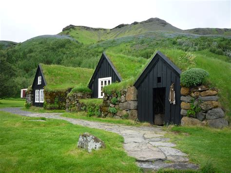 Turfhouses at the Skógar museum. | Arquitectura, Cubiertas, Vegetales