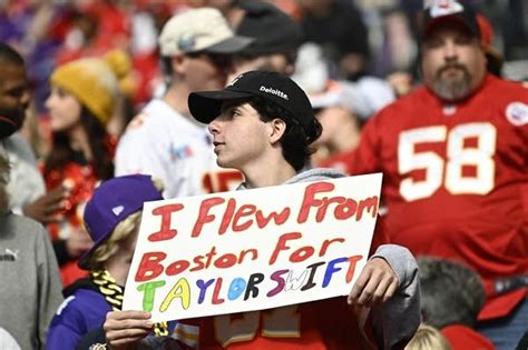 Fans arrived for Chiefs and Vikings game, but no Swift appearance | MPR ...