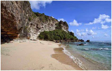 Pantai Uluwatu, Salah Satu Pantai Terbaik di Bali | Bali Travelover ...