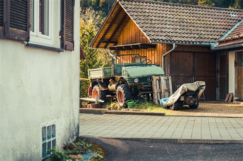 Tractor Barn Photos, Download The BEST Free Tractor Barn Stock Photos ...