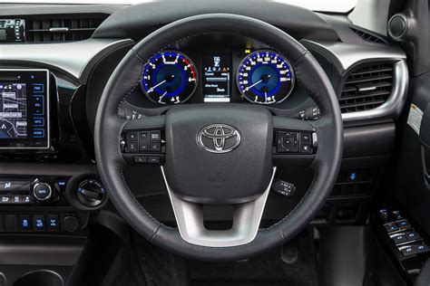 2016 Toyota HiLux interior, features revealed for Australian market ...