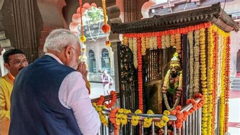 Modi offers prayers at Nashik’s Shree Kalaram Temple | Latest News ...