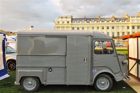 Vintage & Classic Car spotting in streets of London: Citroën H Van