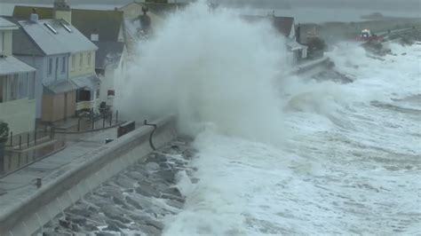 Horrific waves hit Torcross once again "Clip 2" Saturday Feb 13th 2016 ...