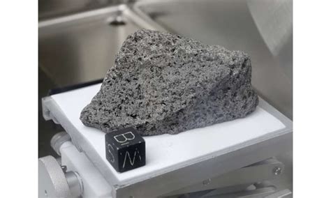 NASA opening moon rock samples sealed since Apollo missions (Update)